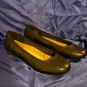 NWOT Taos black leather ballet flats size 9